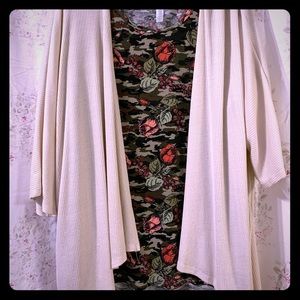 LuLaRoe Camo Perfect Tee (XL) Lindsay Sweater (L)